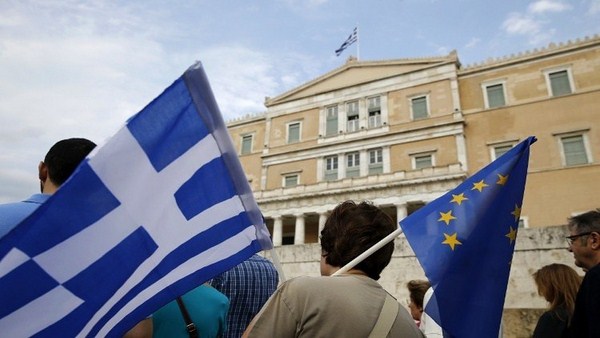 اليونان.. بدء الاستفتاء لقبول خطة الانقاذ
